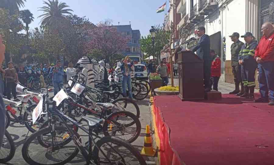 Alcalde de Tarija impulsa la carrera ciclística San Roque – Chaguaya con la donación de 20 bicicletas