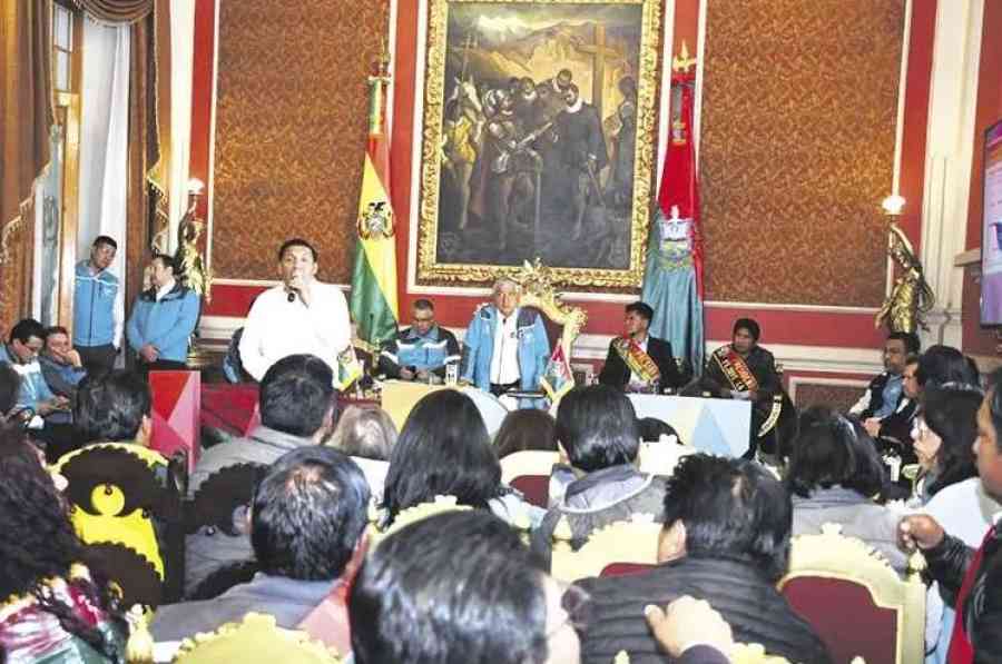 La Paz y El Alto piden control antes de aplicar datos del censo; y Ponchos rojos quieren a Arce fuera del poder