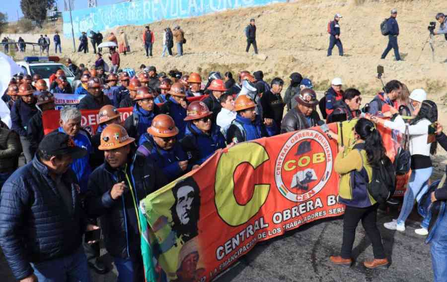 Comienza la marcha de la COB desde El Alto por la ‘defensa de la democracia y la economía’