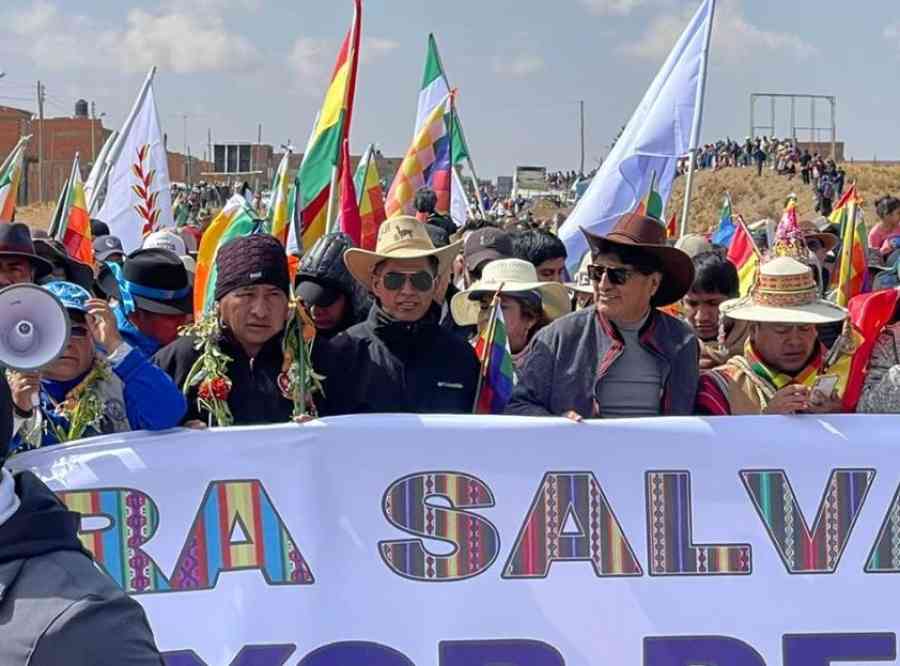 Morales: Si el Presidente y el Vicepresidente abandonan al pueblo, está Andrónico