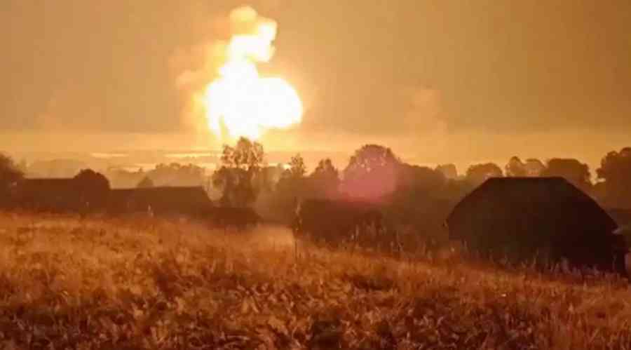 Ucrania da golpe y destruye enorme depósito de armas ruso
