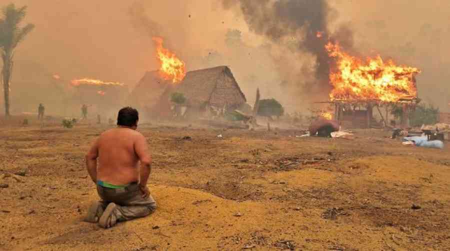 Incendio arrasa con más de 20 viviendas en una comunidad de Riberalta