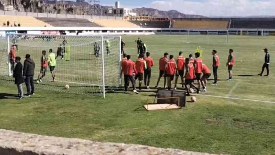 La Verde cierra entrenamientos con el aliento de sus hinchas en Achumani