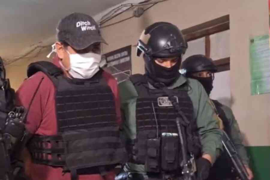 Presentan a un policía implicado en el robo de 28 millones de pesos argentinos en Tarija