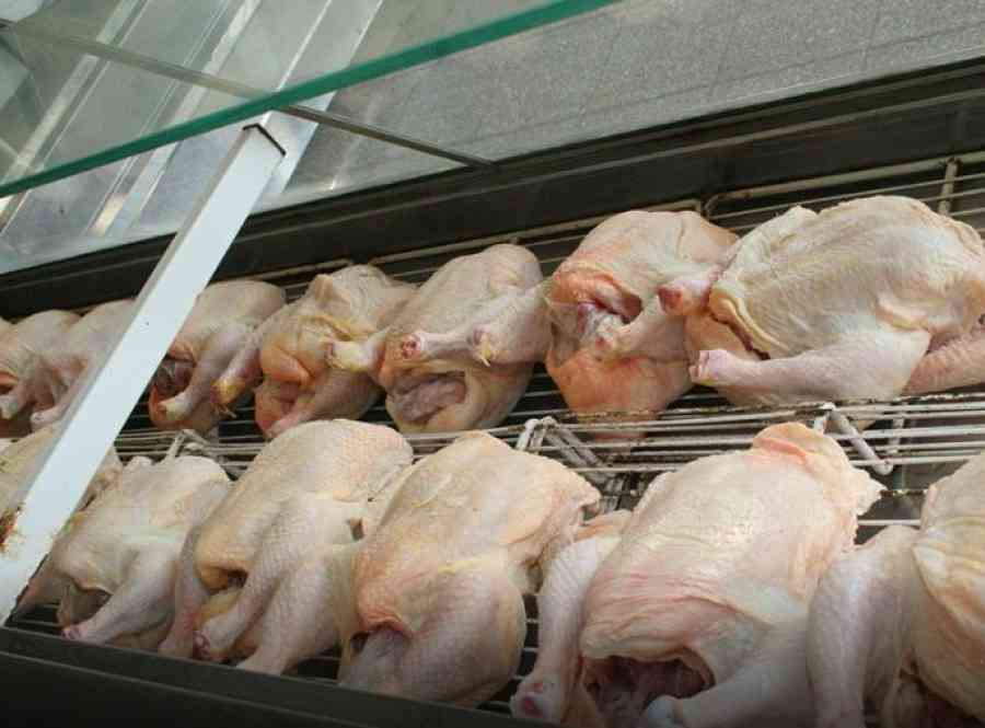 Comerciantes del Mercado Central de Tarija podrían ser clausuradas por vender pollo a 19 Bs el kilo