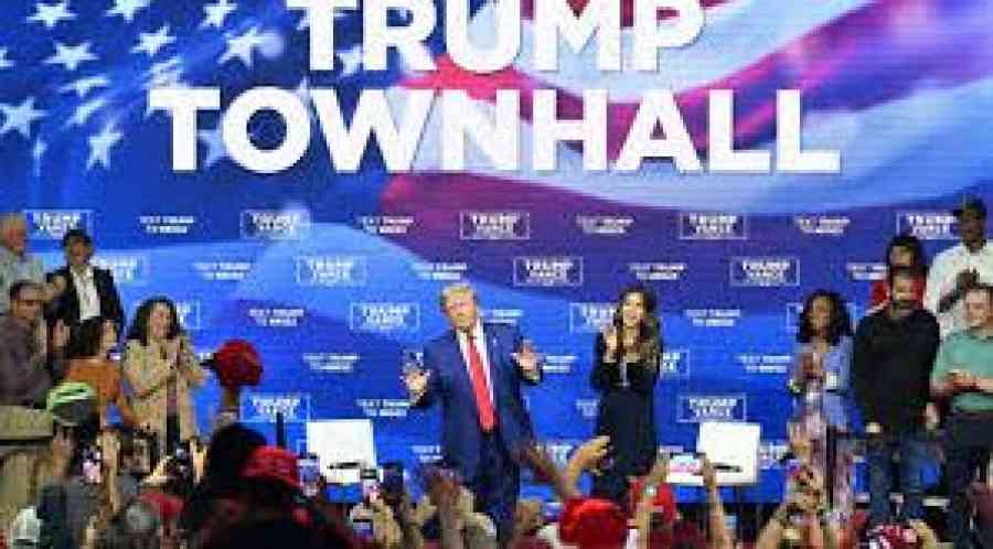 Harris cuestiona salud mental de Trump tras recital de canciones en acto electoral