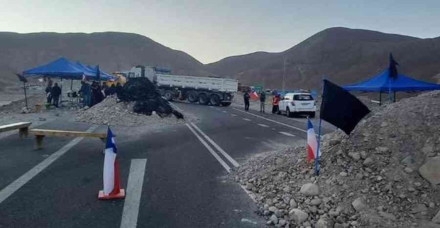 Luego de una pausa en el bloqueo de Arica, 150 cisternas de combustible son liberadas