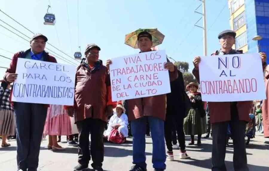 Carniceros de La Paz cumplen paro de 24 horas con algunos puntos de bloqueo y marchas