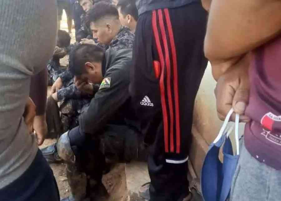 “Nos querían quemar”: liberan a periodistas y policías retenidos por bloqueadores en Mairana