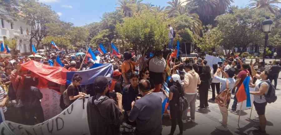 Alcalde de Tarija lamenta violencia de universitarios contra la Alcaldía por el aumento de tarifas
