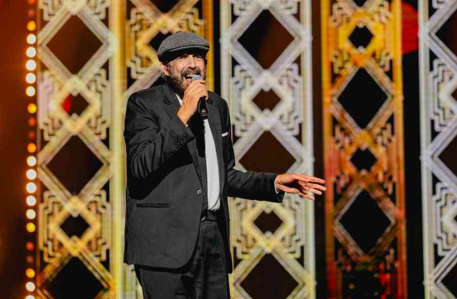 El dominicano Juan Luis Guerra triunfa en los Grammy Latinos en Miami