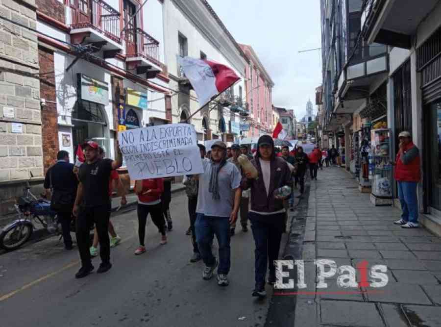 Carniceros marchan en Tarija y exigen frenar exportación de carne