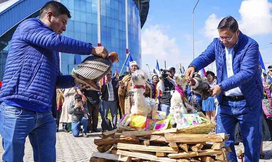 Arce y el Pacto de Unidad celebran con ofrendas la Presidencia de Grover García en el MAS