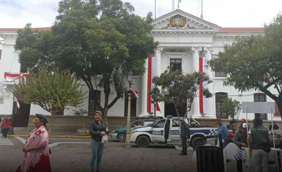 Gobernación de Tarija invita a vivir la magia de la Navidad con luces y entrada navideña