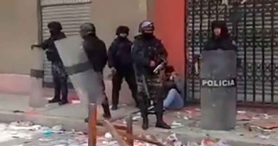 Choferes toman sede en El Alto por ‘inacción de dirigentes’ y son gasificados por la Policía