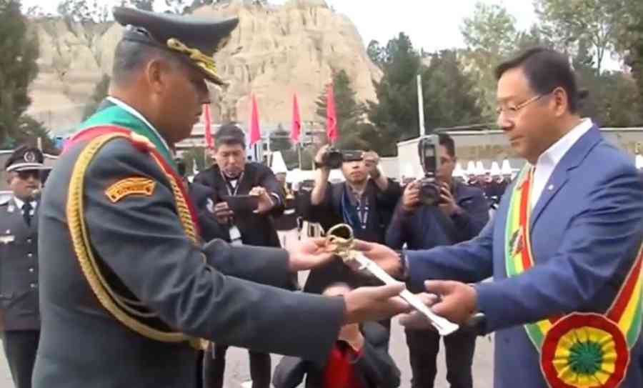 Ante ‘amenazas’, Arce pide al Ejército que ‘garantice’ la defensa y seguridad del Estado