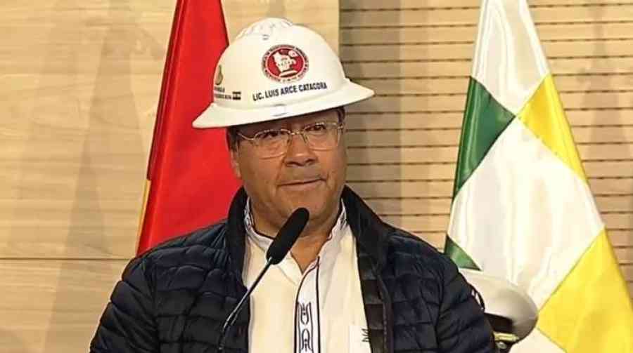 Arce cuestiona a quienes proponen privatizaciones y defiende el modelo económico del MAS