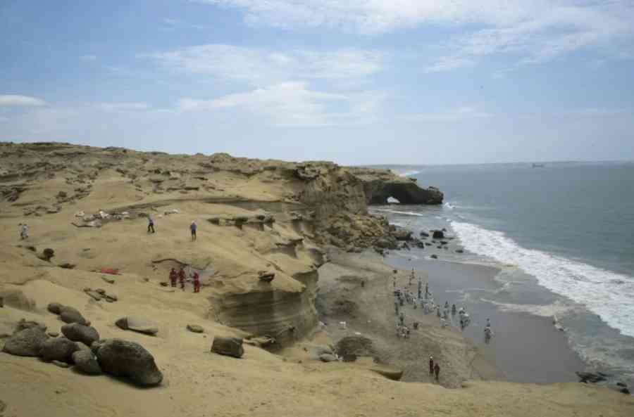 Perú declara "emergencia ambiental" por un derrame de petróleo en el mar
