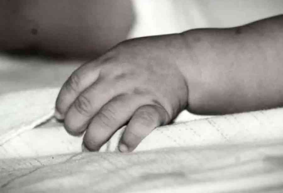 Tres meses de detención preventiva para la madre de 19 años que dejó caer a su bebé en una olla hirviendo