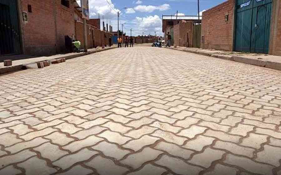 FPS realiza la entrega provisional del enlosetado en Yunchará – Tarija