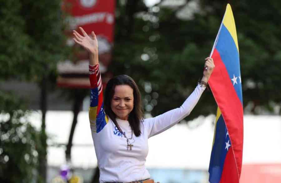 Machado fue detenida "violentamente" tras la protesta en Caracas, denuncia su partido