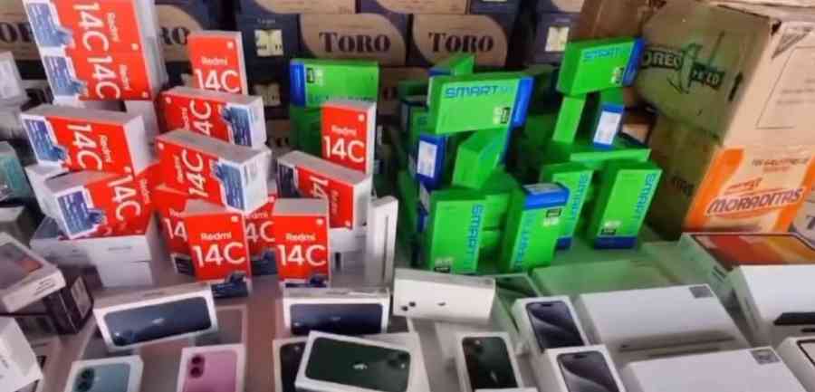 Aduana decomisa más de 300 celulares que iban camuflados entre encomiendas