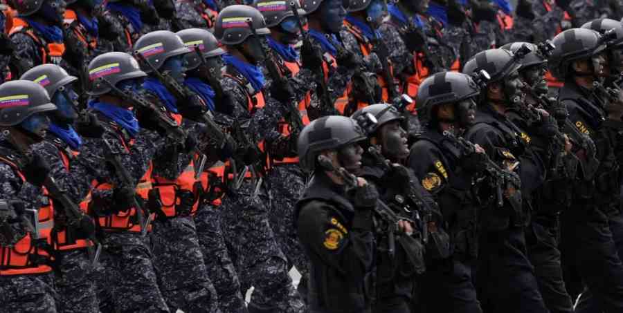 Maduro ordena ejercicios militares con 150.000 efectivos