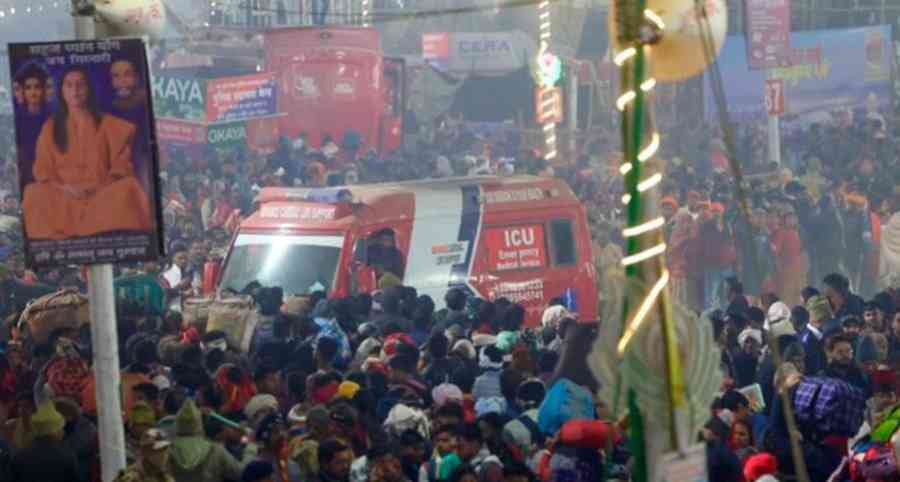 Una estampida en peregrinaje masivo en India deja al menos 30 muertos