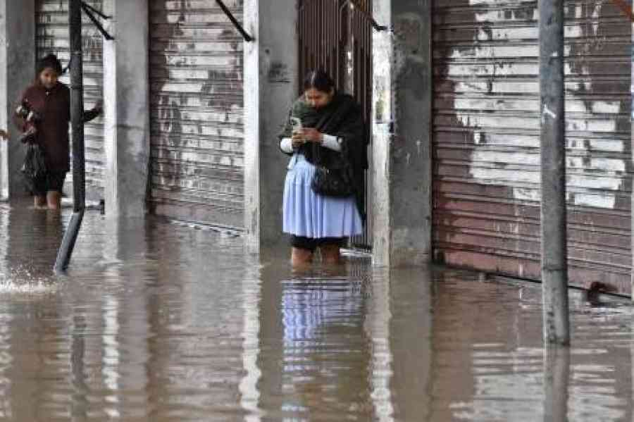 Lluvias afectan a más de 84.000 familias y dejan 19 fallecidos; rige alerta por desbordes en todo el país