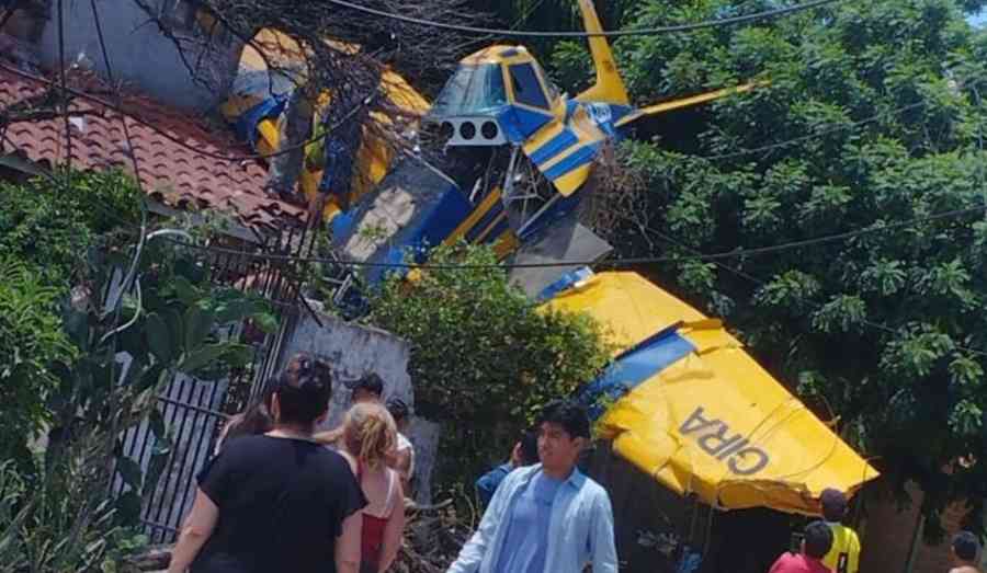 Una avioneta se estrella en un barrio de Santa Cruz