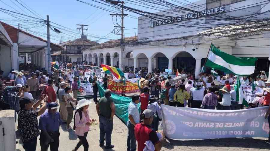 Sectores de Bolivia se movilizan contra una ley que autoriza la confiscación de mercadería