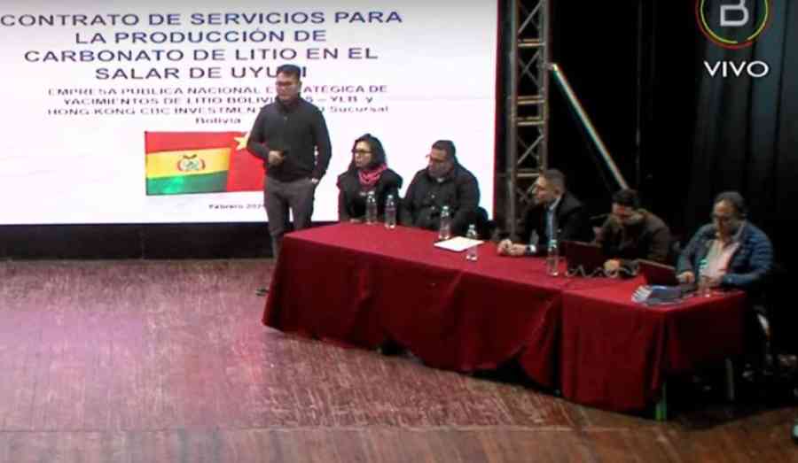 Gobierno socializa el proyecto del litio en Potosí en medio de gritos y silbidos
