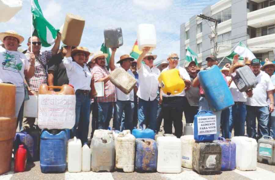 Gobierno culpa al Legislativo por la falta de dólares y sectores preparan protestas