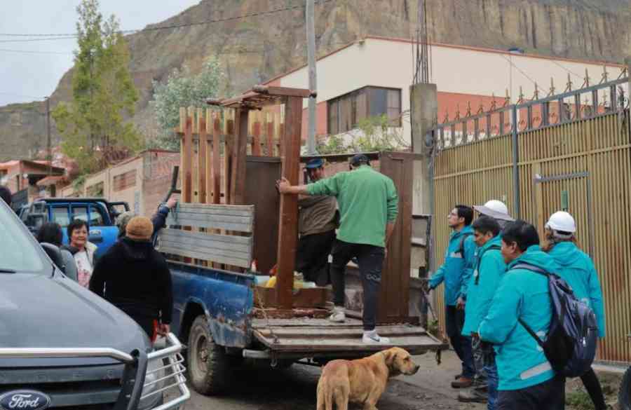 Deslizamiento en La Paz: Militares evacuan a las familias de la urbanización Codavisa