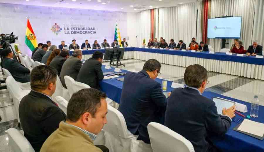 Arce afirma que quedó clara la "vocación democrática" de quienes sí asistieron al diálogo