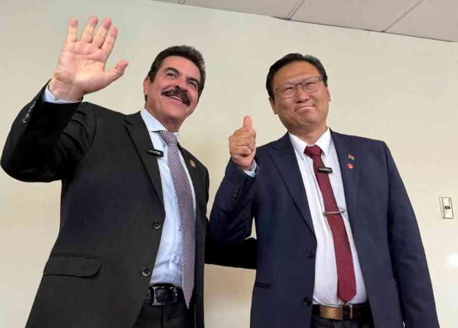 Chi bordea la ruptura con Reyes Villa, le pide la declinatoria a su candidatura