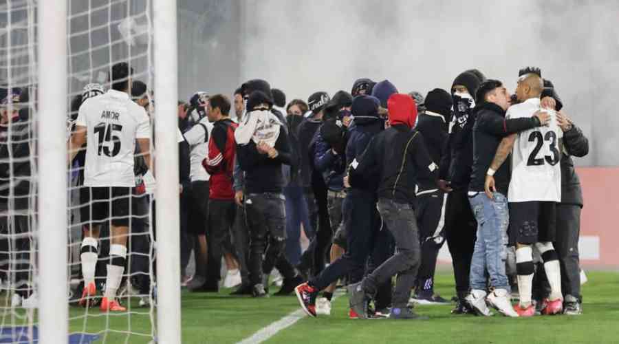 La violencia enluta al fútbol chileno tras muertes de dos hinchas