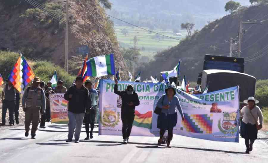 Seguidores de Evo Morales inician viaje hacia La Paz para inscribir su candidatura