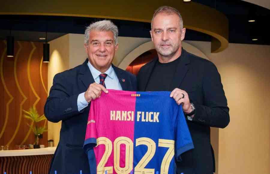 El Barcelona blinda a Hansi Flick hasta 2027