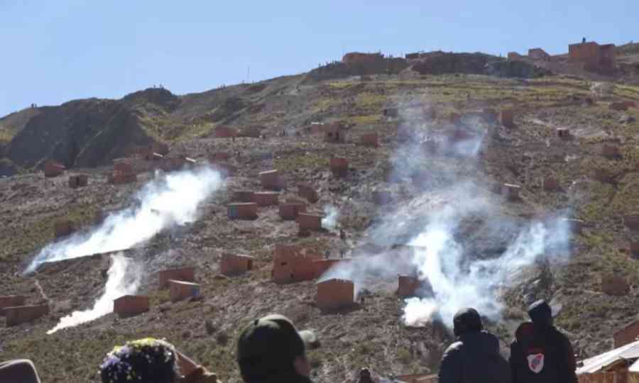 Violento avasallamiento en Cantumarca: 5 policías aún están hospitalizados