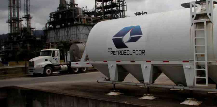 Ecuador: incendio consume parte de mayor refinería petrolera