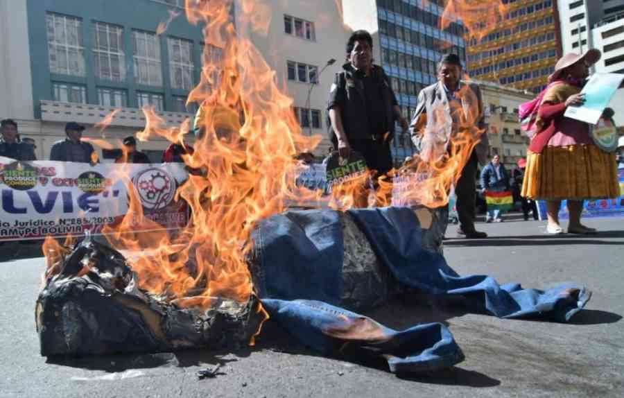 Marchas por la crisis colapsan el centro paceño