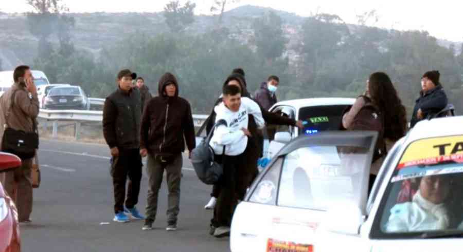 Bloqueadores evistas atacan a periodistas y policías en Cochabamba
