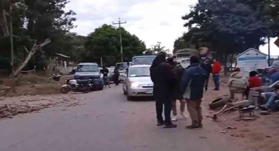 Campesinos y vecinos se suman a bloqueos en Bermejo
