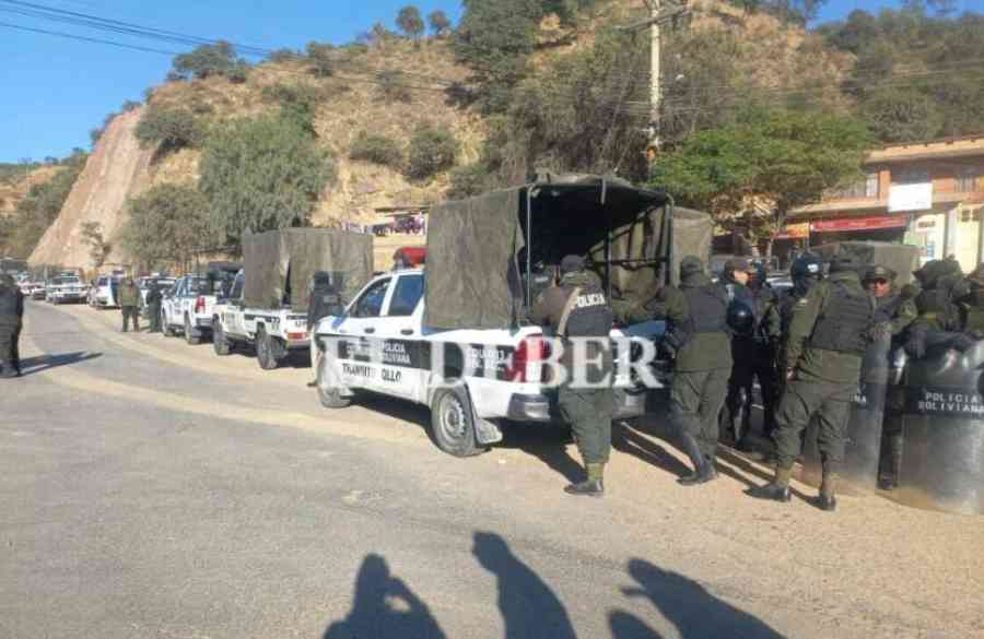 Policía busca desbloquear toda la ruta al occidente, pero hay gente con explosivos en los cerros