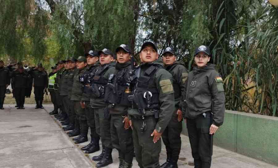 90 policías de Tarija son enviados a Cochabamba para apoyar desbloqueos
