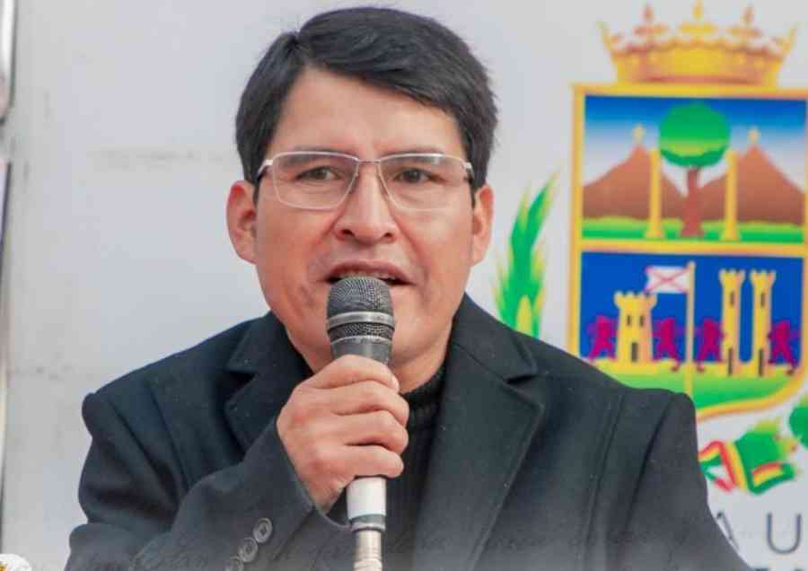 Gobernador Condori permanece en estado crítico y suman las expresiones de solidaridad