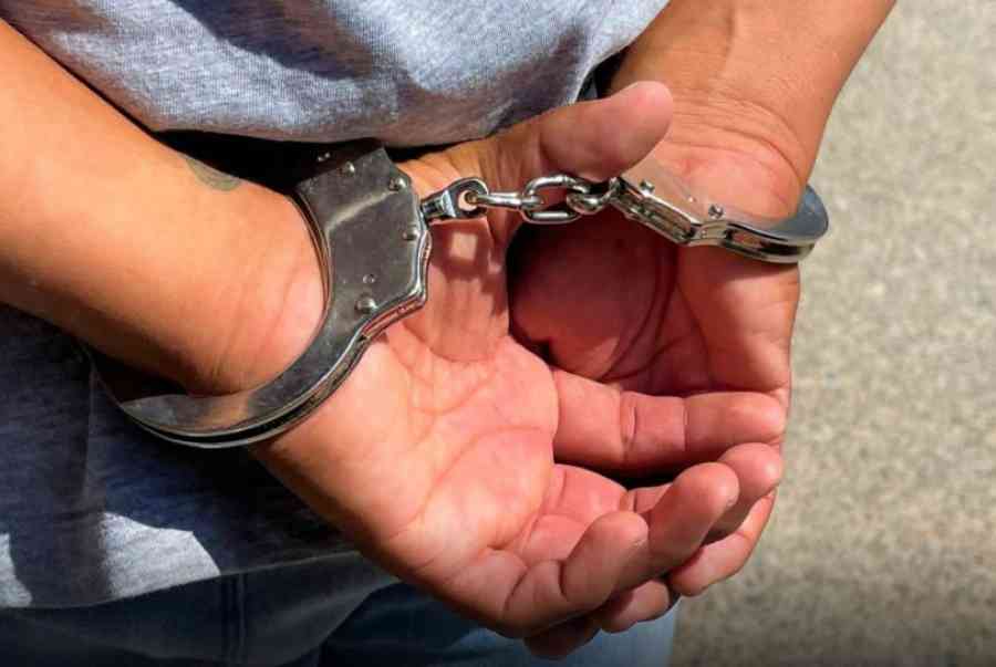 Policía es aprehendido por agredir a su pareja en Tarija, informan el uso de arma de fuego