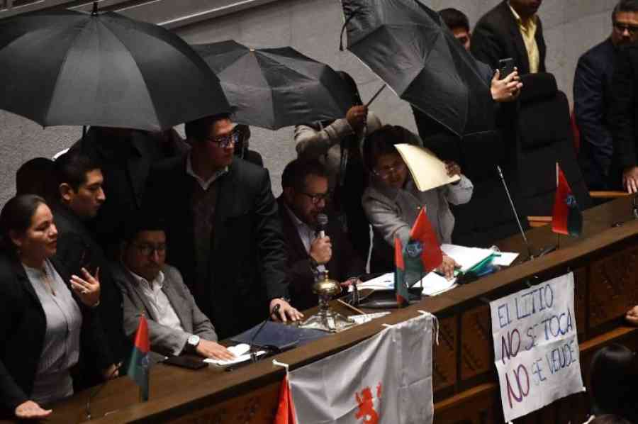 Bochornosa sesión de diputados frena contratos del litio