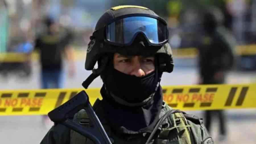 Una mujer muerta y 3 policías heridos por explosión de carro bomba en suroeste de Colombia